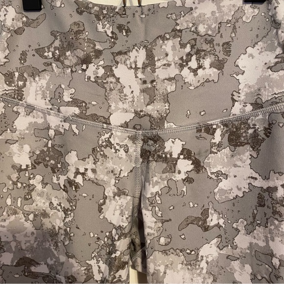 Old Navy Light Gray Snow Camo Athletic Leggings - Picture 4 of 4